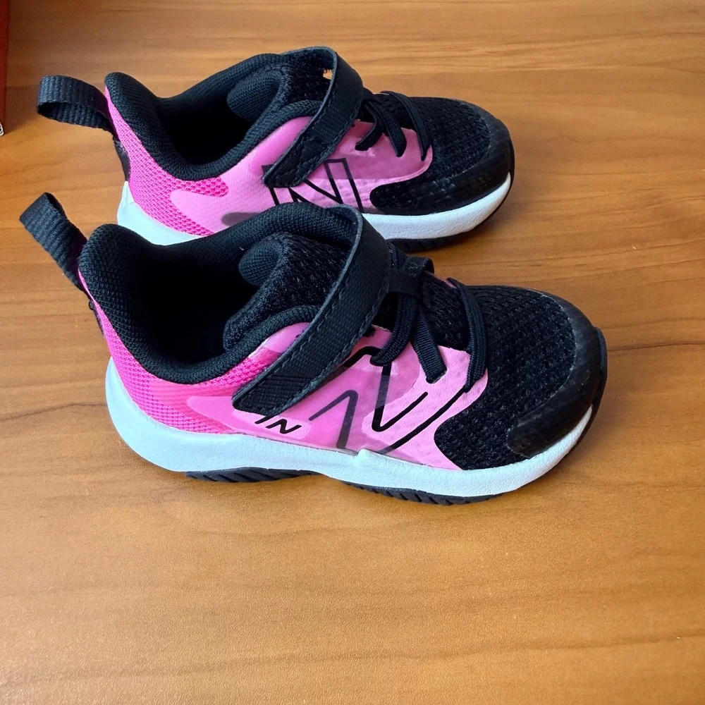 New Balance Rave Run v2 Bungee Lace Pink Black Kids Sneakers ITRAVAS2 Size‎ 6M